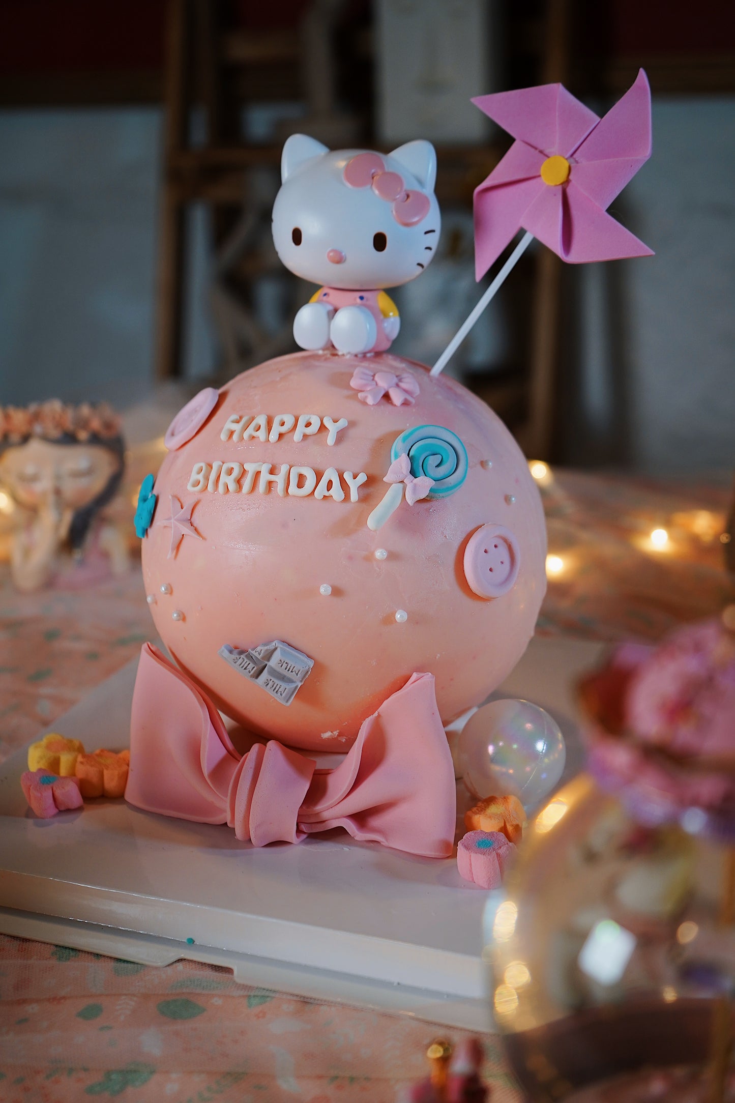 Hello Kitty Pinata Cake