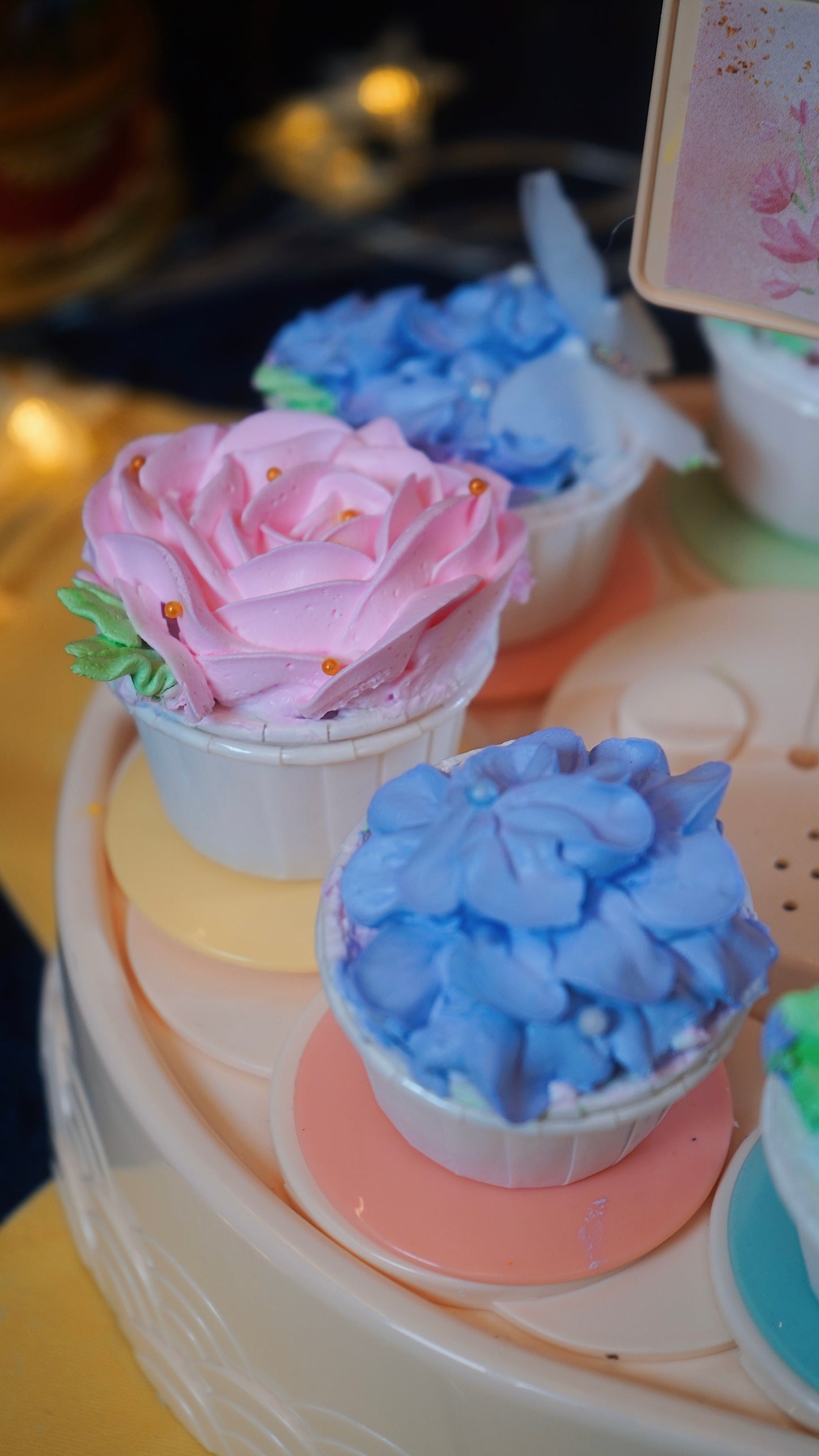 Cream Floral Rotating Mini Cakes