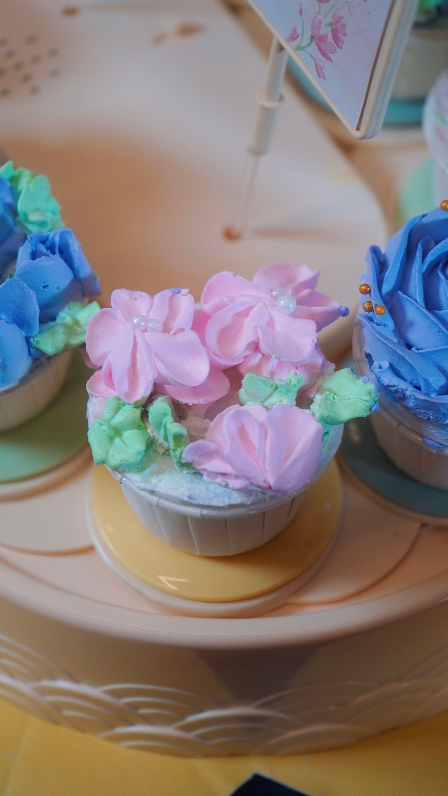 Cream Floral Rotating Mini Cakes