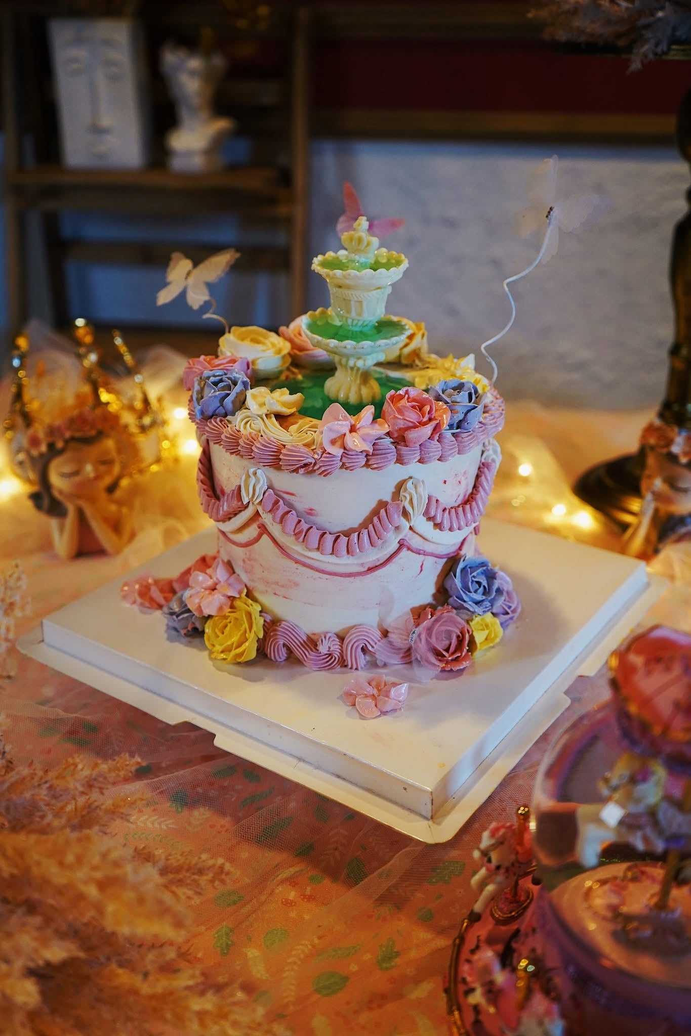 Water Fountain Vintage Cake