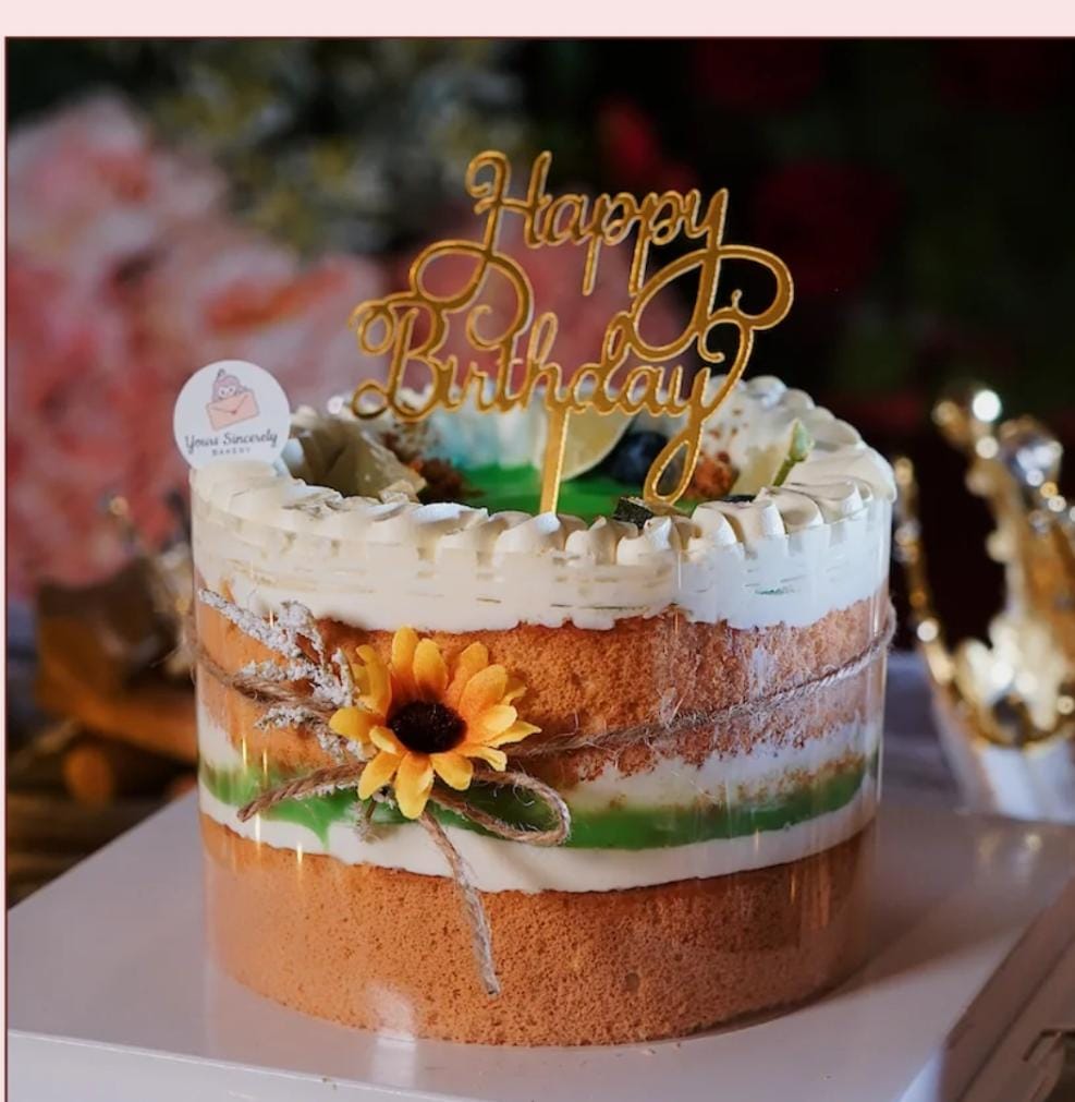 Key Lime with Caramelized Cookies Cake