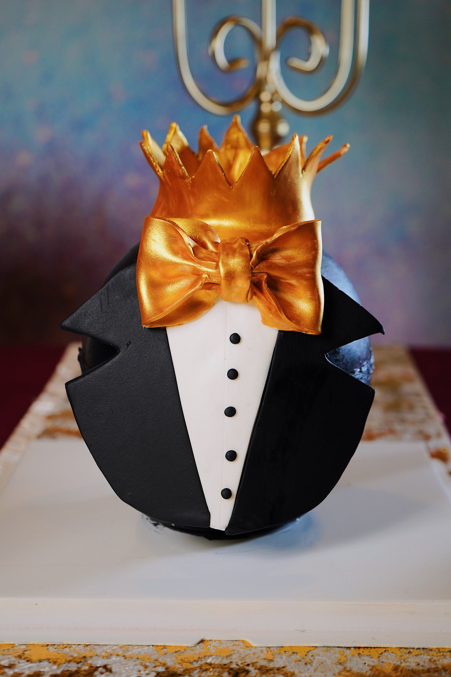 Tuxedo Suit Gentleman Pinata Cake